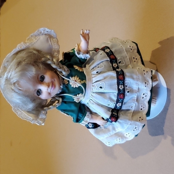 Ideal 1982 Shirley Temple Heidi dutch doll Vintage 8 inch - Picture 1 of 8